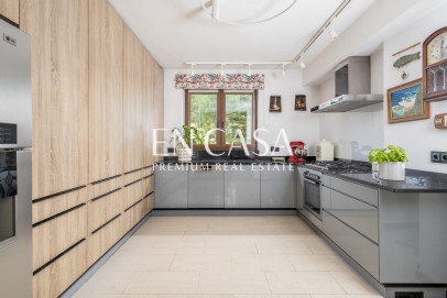 House Sale Baniocha Piękna